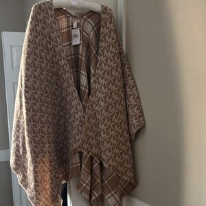 Michael Kors Beige and Cream Patterned reversible shawl nwt